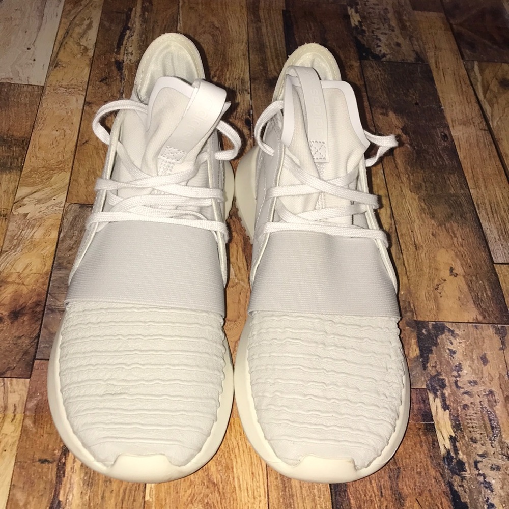 Adidas gym shoe
